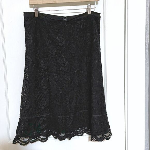 Old Navy Black Lace Trumpet Skirt Size 10 Midi Career Date Night Floral - Picture 1 of 5